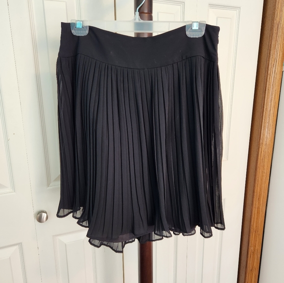 LOFT Skirts 6p Black Skirt With Pleats Poshmark